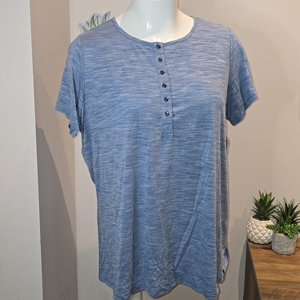 Torrid - Happy Camper Lyocell Henley Short Sleeve Active Tee in Blue Horizon